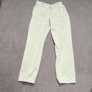 Lululemon Softstreme High-Rise Pant *Full Length
Kohlrabi Green size 6
